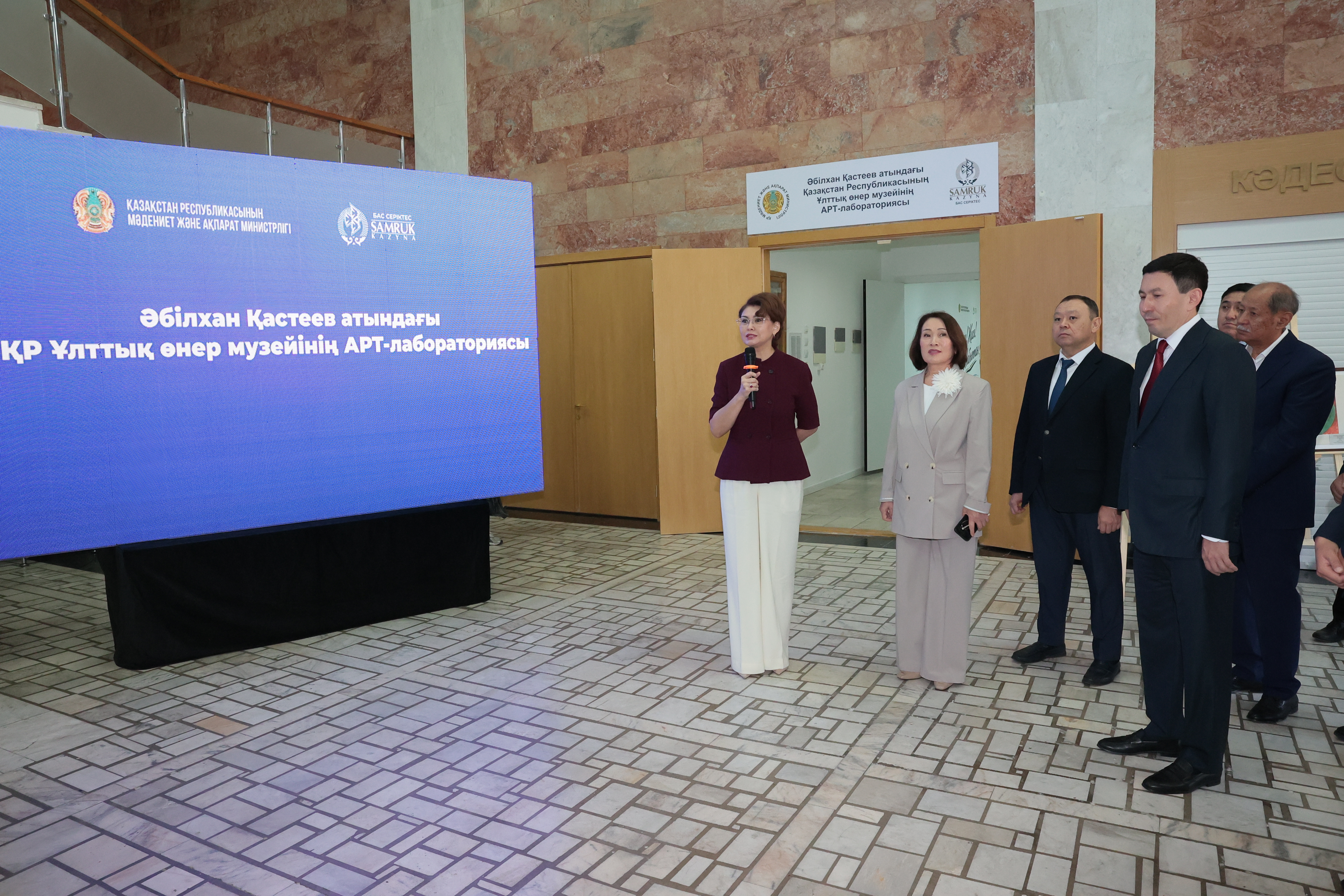 Аида Балаева Ә. Қастеев атындағы ҚР Ұлттық өнер музейіндегі жаңғыртудан өткен «Арт-зертхана» көркемсурет студиясымен танысты
