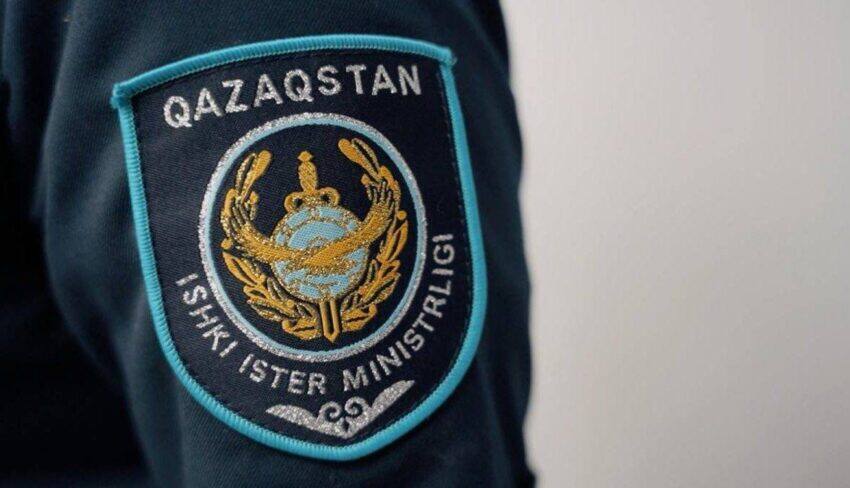 Полицейский оказал помощь женщине, потерявшей сознание в Атырау