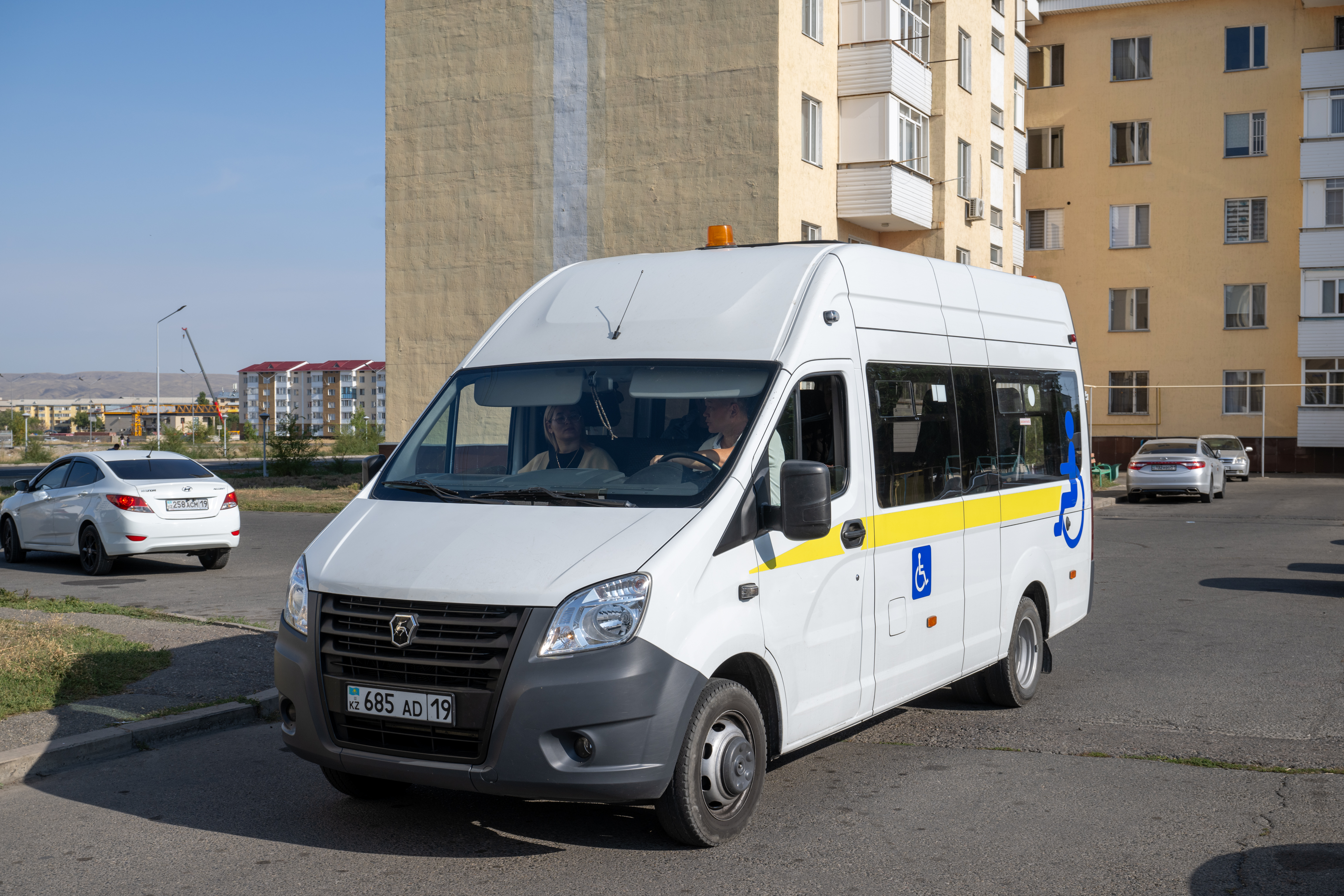 Жетісу облысында жүріп-тұруы шектеулі азаматтар үшін  сайлау күні арнайы көлік үздіксіз қызмет көрсетуде