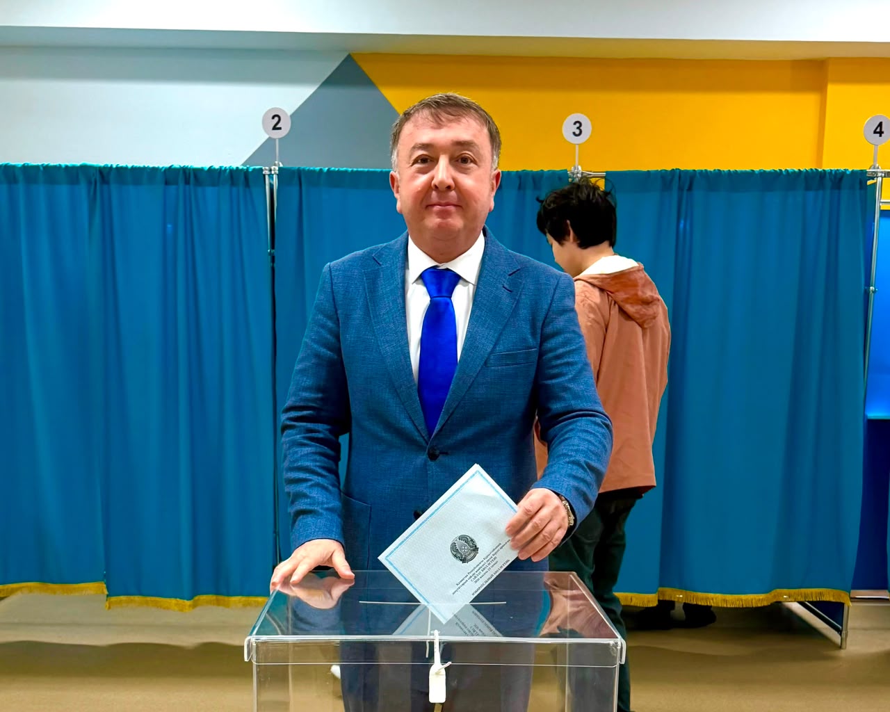 ҚР Әділет министрі Астанадағы сайлау учаскесінде өз таңдауын жасады