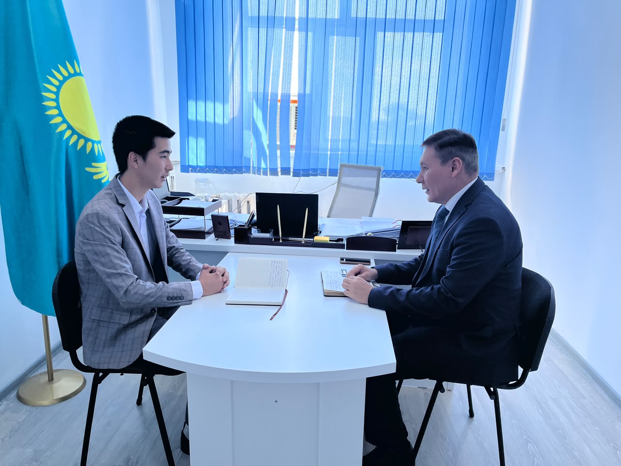 ПРЕДСТАВИТЕЛЬ ВСТРЕТИЛСЯ С ЧЛЕНОМ КОМИССИИ ПО ПРАВАМ МОЛОДЁЖИ «ЕРКІНДІК РУХЫ»