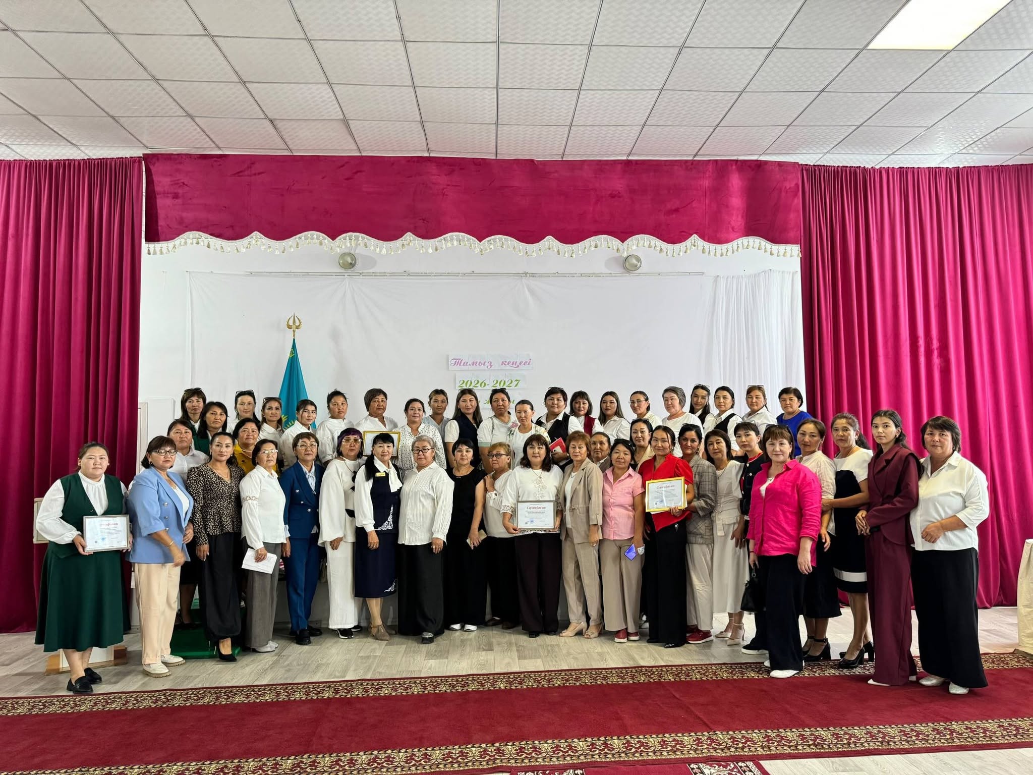 В рамках августовского совещания на тему «Нормы и ценности новой народной Конституции: развитие человеческого капитала – стратегическая основа системы образования» состоялось заседание секции дошкольного воспитания и обучения