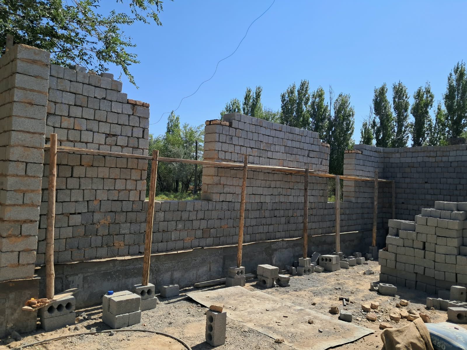 Өртке қарсы қызметпен қамтылмаған елді мекенде жаңа «Ауыл құтқарушылары» өрт сөндіру бекеті салынуда