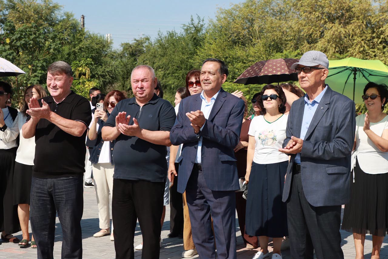 Өнерпаздар сайлау учаскелерінде халыққа көңіл-күй сыйлауда