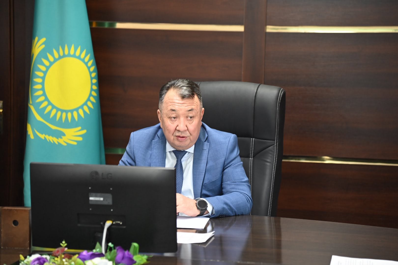 ЖҰМЫС НӘТИЖЕСІ МЕН САЛАЛЫҚ КӨРСЕТКІШТЕР АППАРАТ МӘЖІЛІСІНДЕ ТАЛҚЫЛАНДЫ