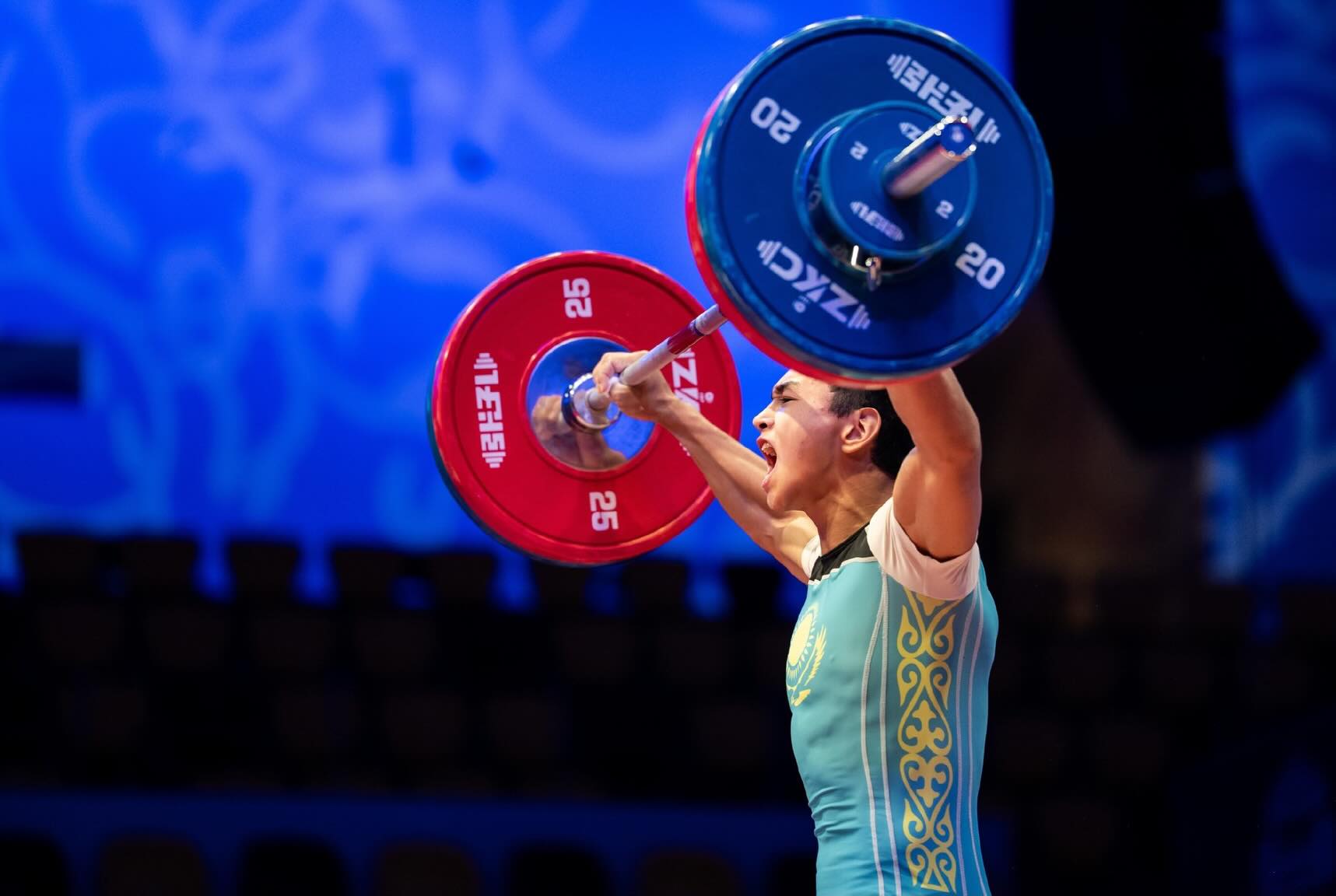 Азия чемпионатының күміс жүлдегері Асанхан Төрехан елге оралды