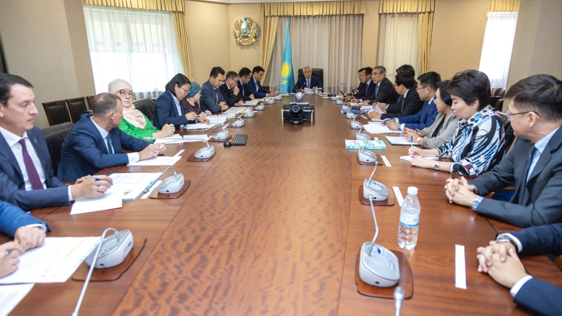 Project Office Meeting Discusses the Development of Cashless Payments