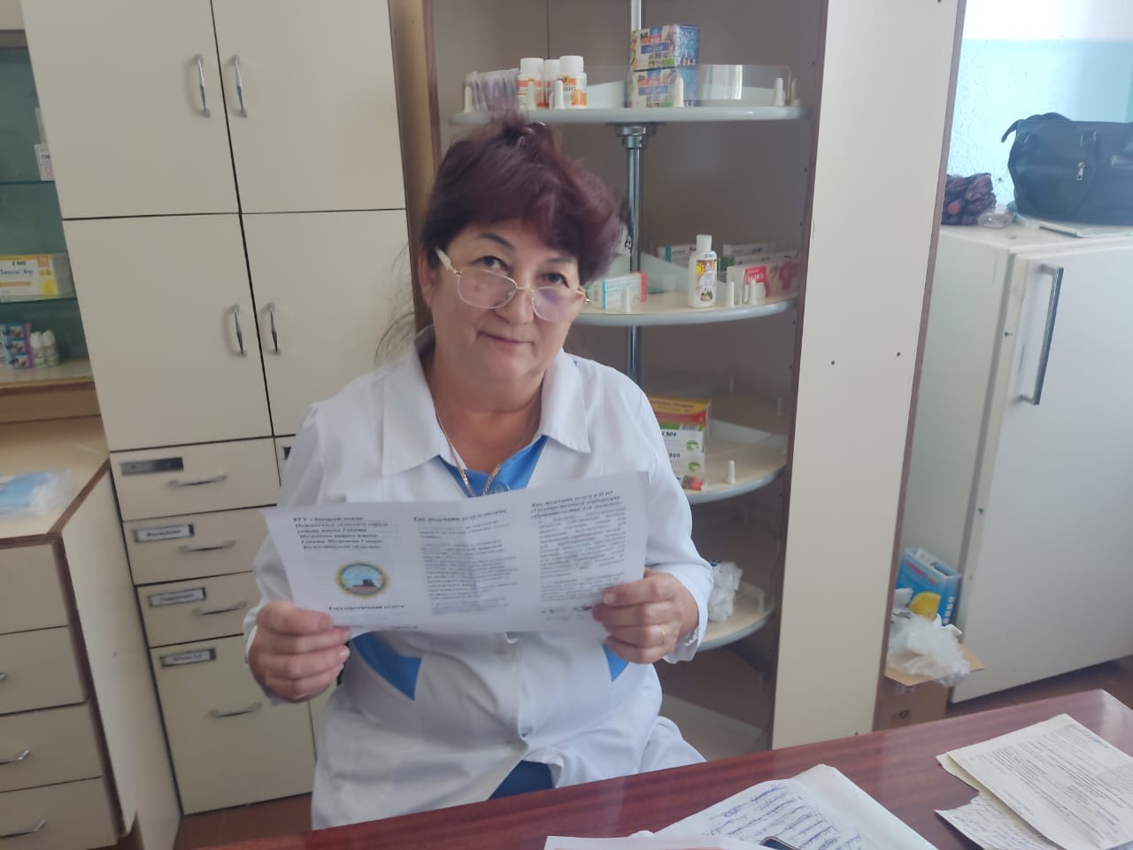 Халық арасында ақпараттық брошюралар тарату.