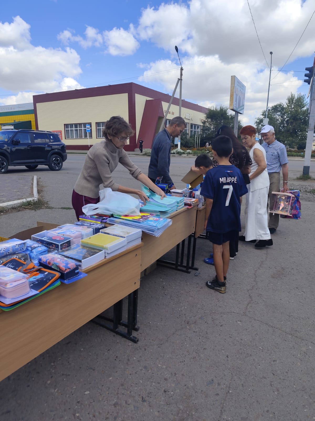 Новоишим ауылында «Мектепке жол» акциясы аясында жәрмеңке өтті