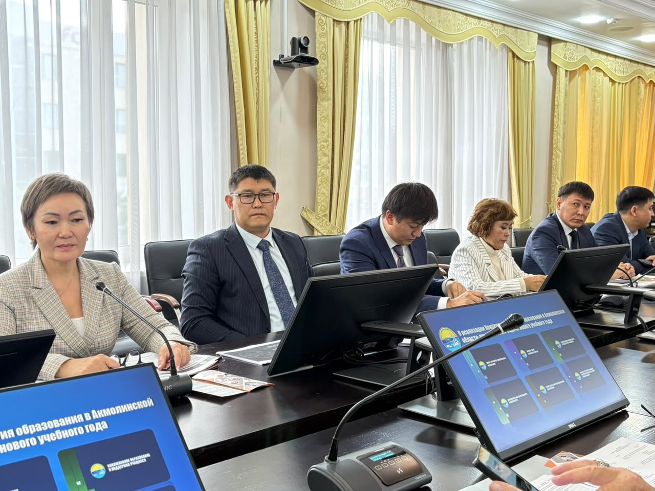 Балалардың құқықтарын қорғау және отбасылық орналастыру нысандарын дамыту мәселелері талқыланды