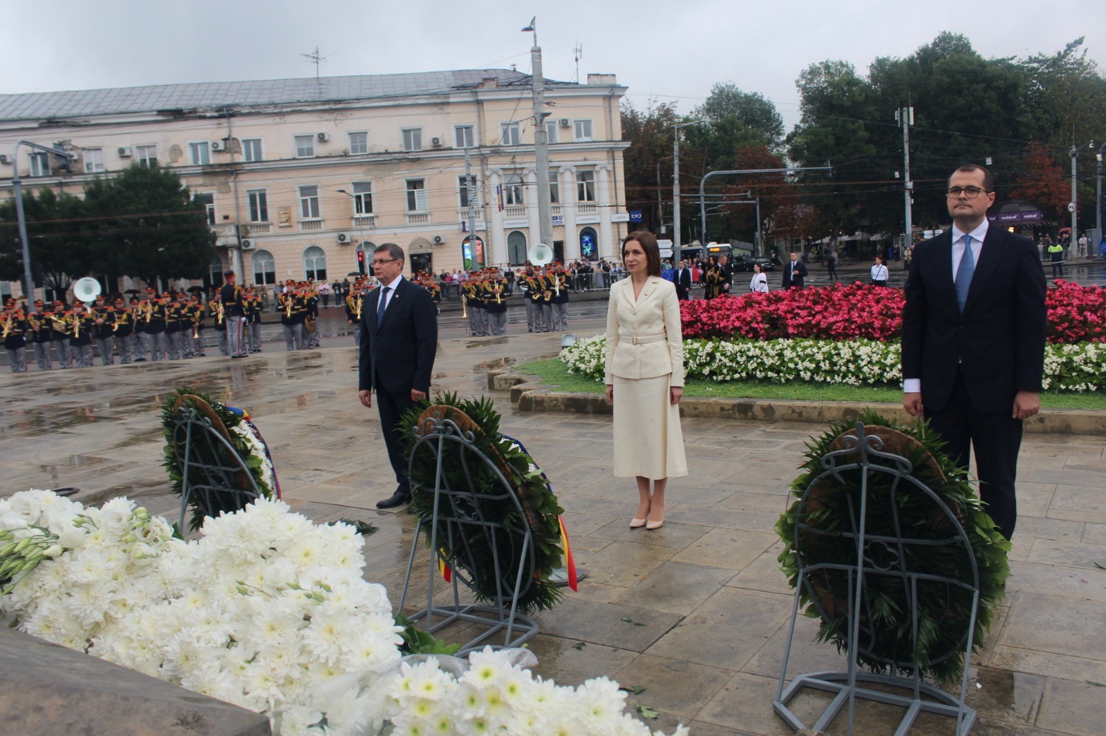 Ambassador of Kazakhstan Takes Part in Flower-Laying Ceremony on the Occasion of Moldova’s Independence Day