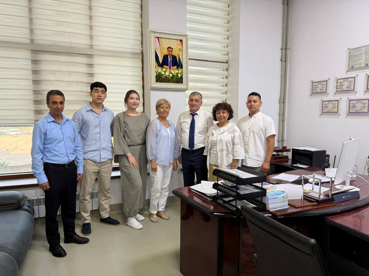 СЕМЕЙ МЕДИЦИНА УНИВЕРСИТЕТІНІҢ СТУДЕНТТЕРІ ДУШАНБЕ ҚАЛАСЫНДА ЖАСАНДЫ ИНТЕЛЛЕКТ САЛАСЫНДАҒЫ СТАРТАПТАРЫН ҰСЫНДЫ