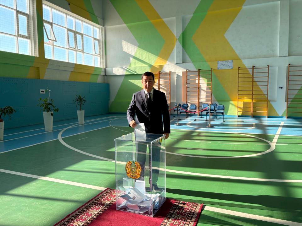 Ақтау қаласының әкімі Құрылтай депутаттарының сайлауында дауыс берді