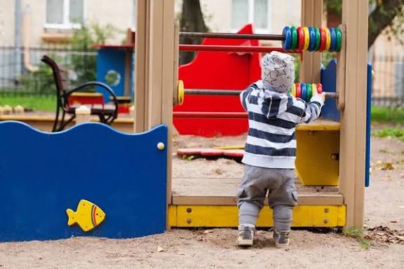 Летом к ответственности привлекли 15 тысяч родителей, оставивших детей без присмотра