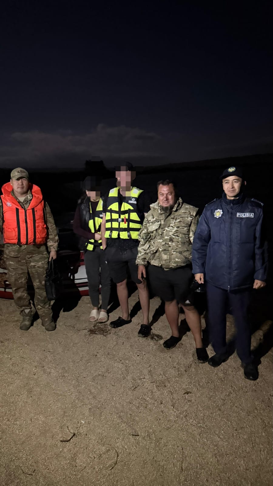 Спасатели помогли гражданам, оказавшимся на водоеме в непогоду
