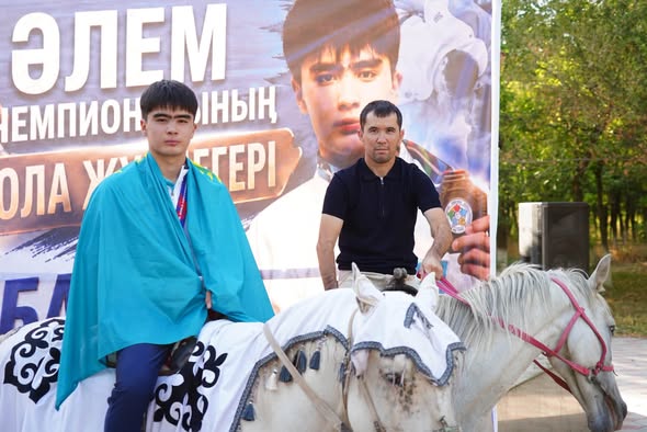 ТҮРКІСТАН: ҚАЗЫҒҰРТТЫҚТАР ӘЛЕМ ЧЕМПИОНАТЫНЫҢ ЖҮЛДЕГЕРІНЕ ҚҰРМЕТ КӨРСЕТТІ