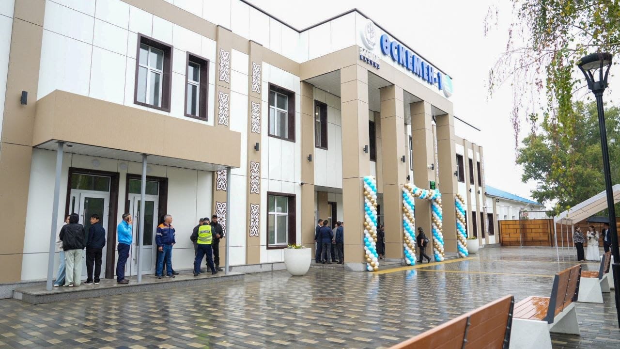 Өскеменде жаңартылған теміржол вокзалы ашылды